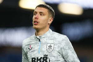 队报：热刺就艾斯特福与伯恩利重启谈判，伯恩利冬窗要价3500万欧