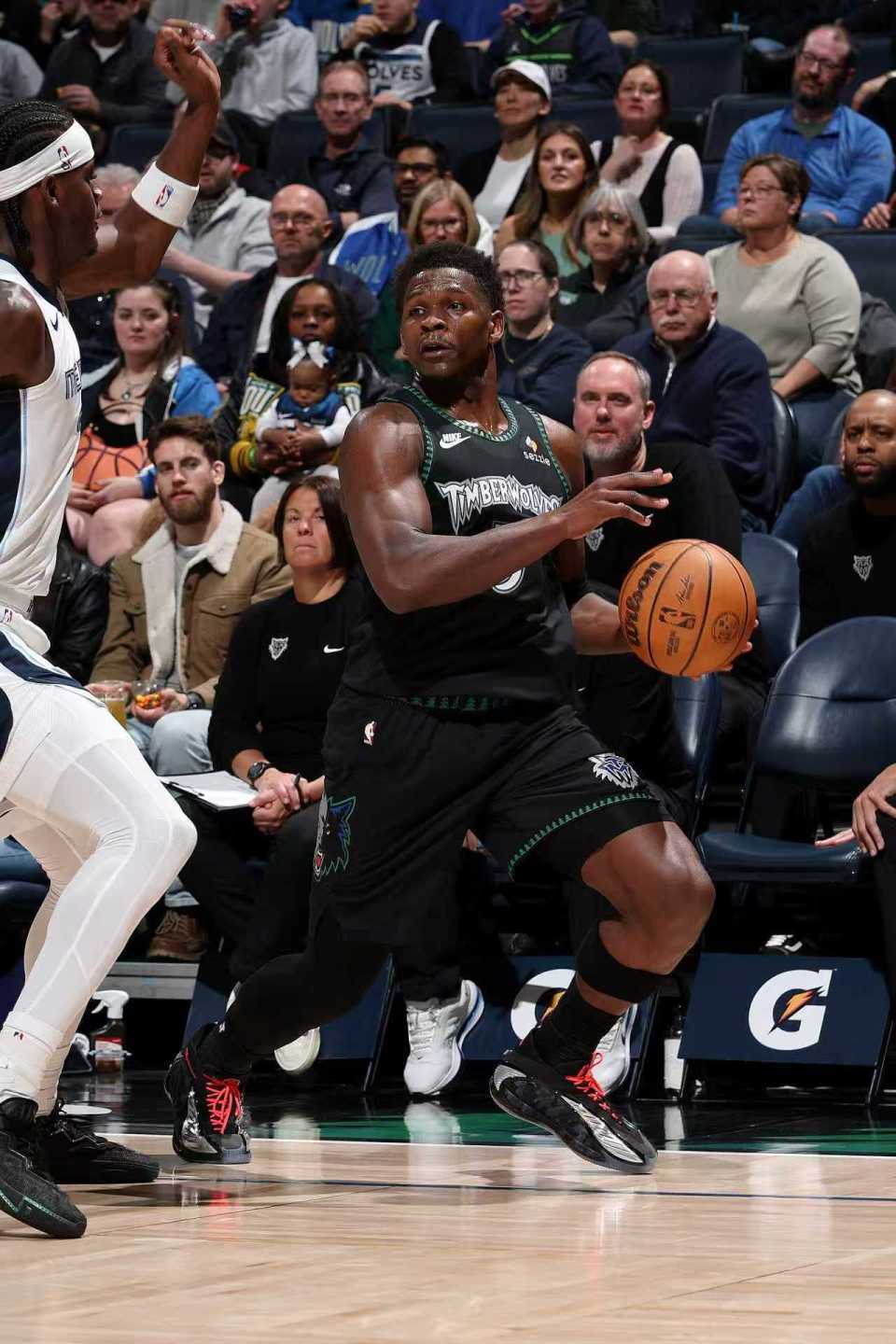 半岛体育官网-森林狼拒灰熊17分逆转：华子41+6+5神迹超科比历史第二 仅输乔丹