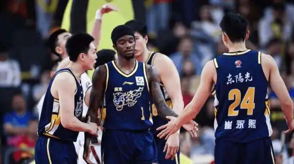 半岛体育官网-辽粤大戏，广东挨刀，山东偷笑