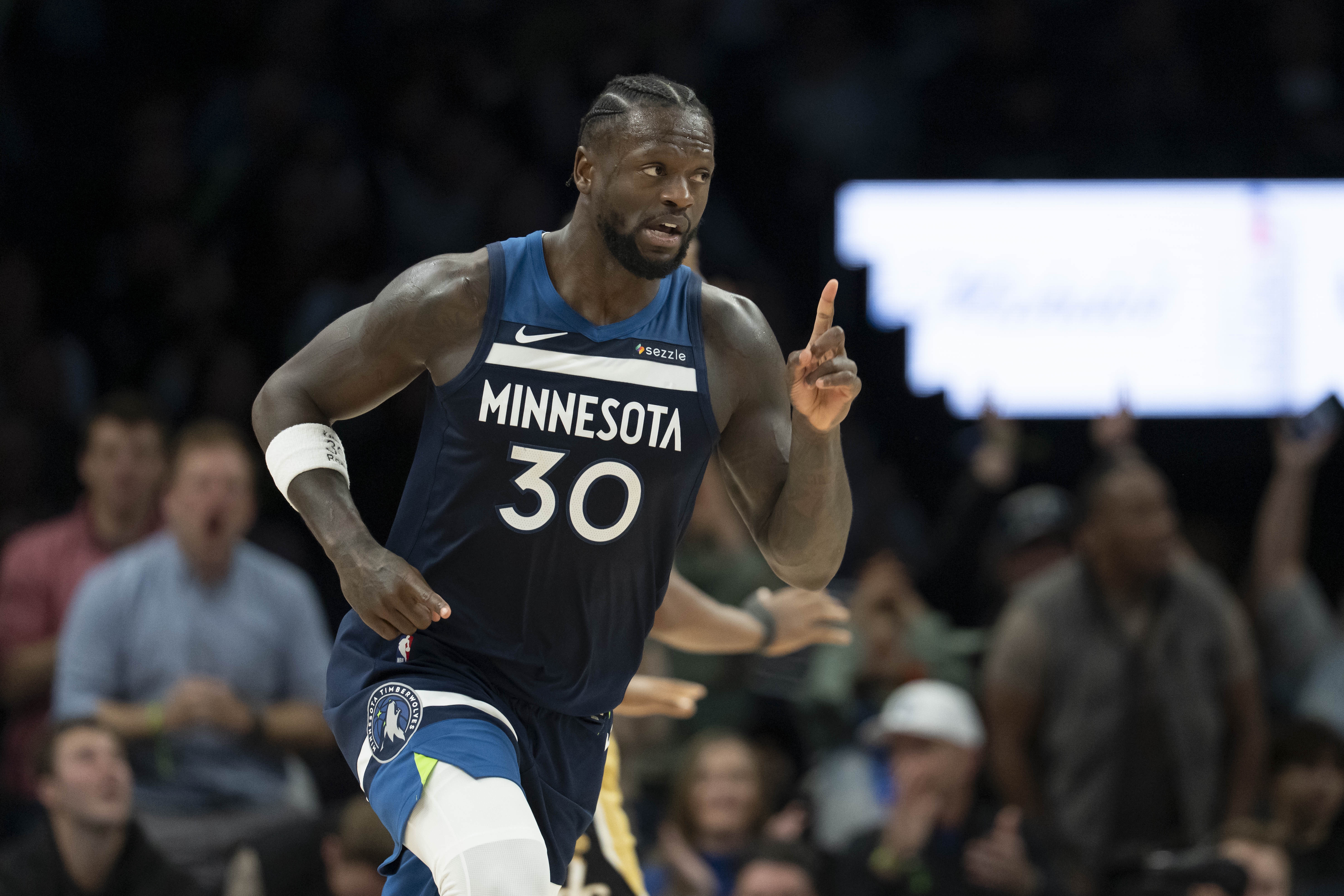 半岛体育官网-带队赢球！兰德尔14中9砍全场最高24分 三分4中3&amp;没有失误