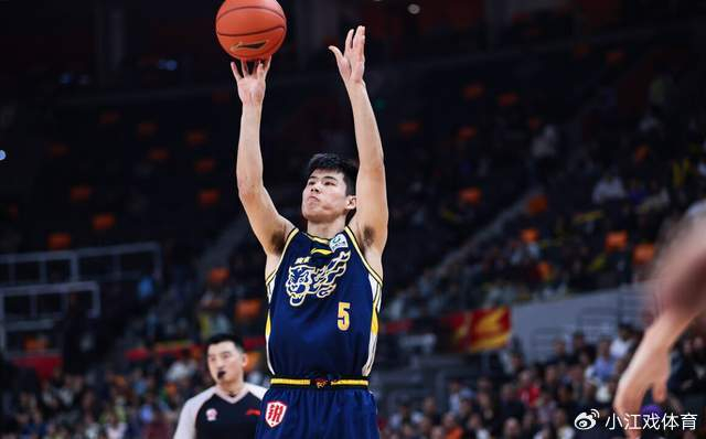 根本不给机会！广东男篮两大新星逐渐被边缘化，杜锋任人唯亲？|陈家政|王洪泽|杜润旺|深圳男篮|张皓嘉_新浪体育_新浪新闻