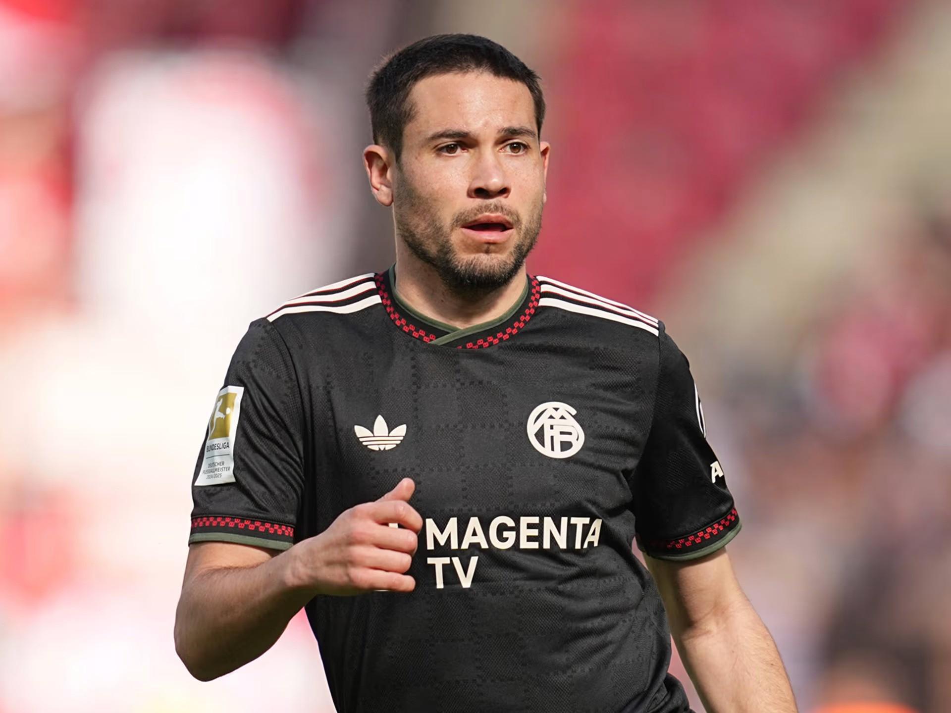 半岛体育官网-拜仁官方：格雷罗左大腿后侧肌肉轻微撕裂，将暂时缺阵