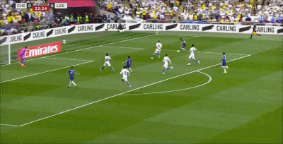 半岛体育官网-半场：切尔西1-0利兹联，恩佐头球破门，若昂-佩德罗中柱